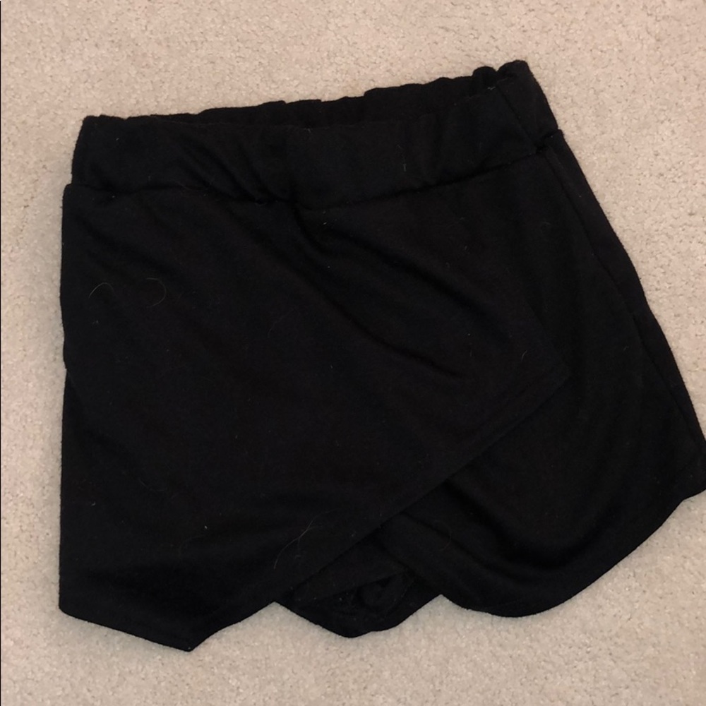 Black skort